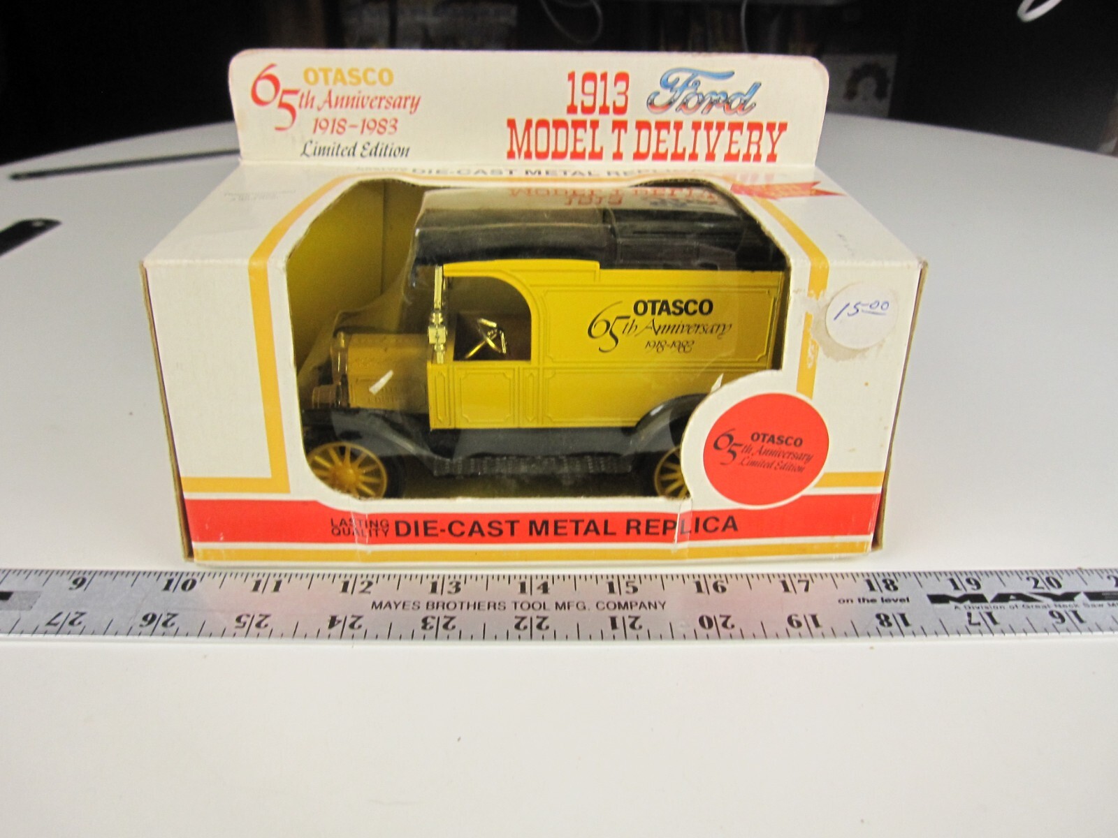 【アメリカン雑貨】ERTL FORD 1/64 Black & Gray Ford Pickup Truck with White Horse Trailer