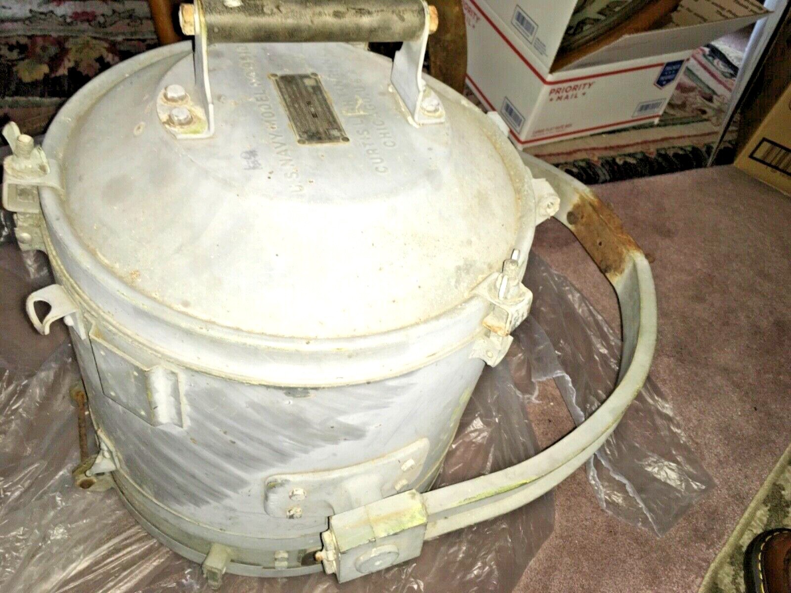 U.S.NAVY NAUTICAL ANTIQUE SIGNAL LIGHT - MADE BY CURTIS  - BULB STILL INSIDE