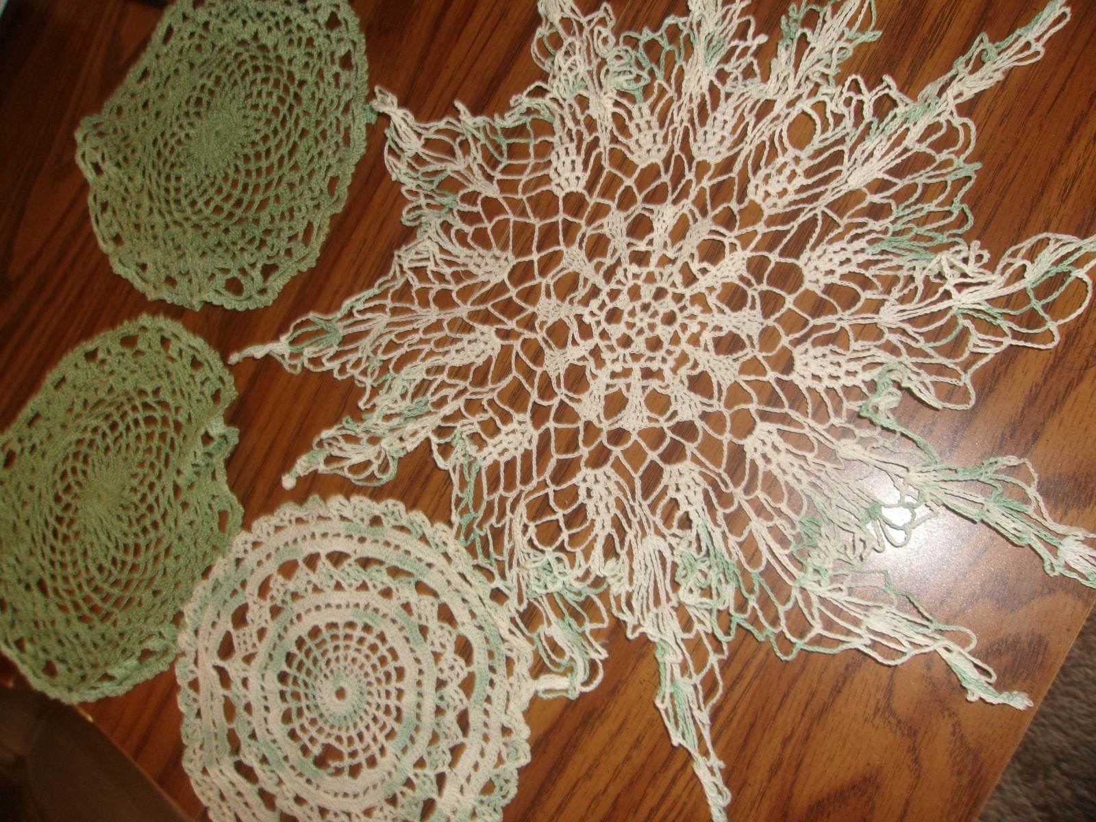 VINTAGE HAND CROCHET DOILIES 4-GREEN VARIEGATED 16