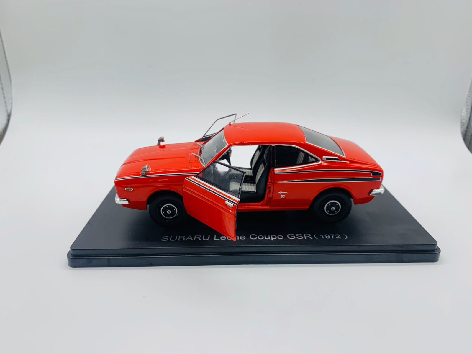 W817 新品 hachette SUBARU LEONE COUPE 1400 SUBARU Leone Coupe GSR 1972 1:24 New & Box Diecast model