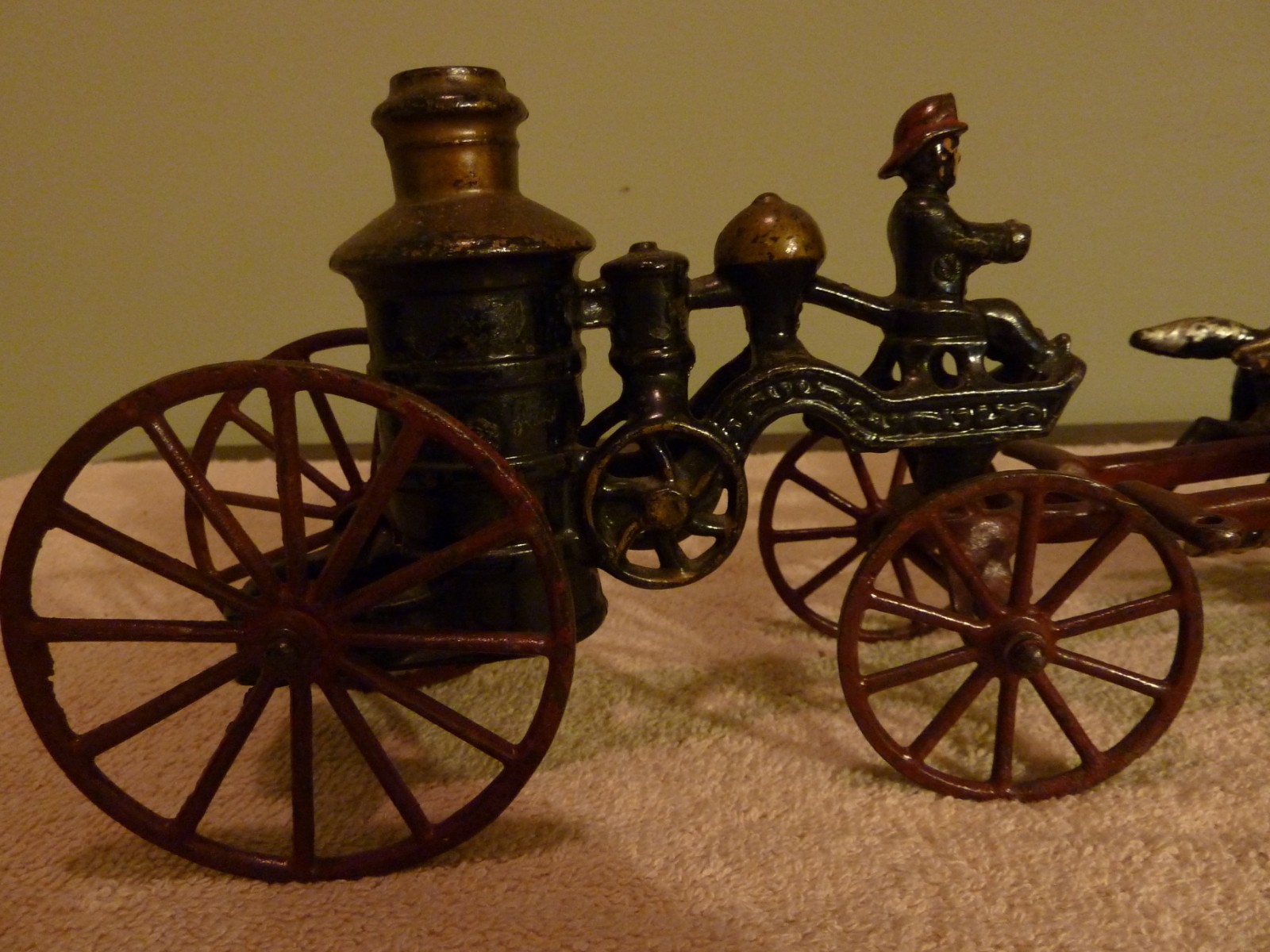Kenton Medium Fire Engine With 3 Galloping Horses Circa 1910-20