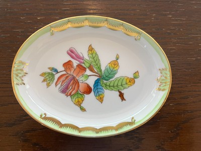 VINTAGE HEREND HUNGARY FLORAL HAND PAINTED OVAL SMALL DISH PATTERN # 7780