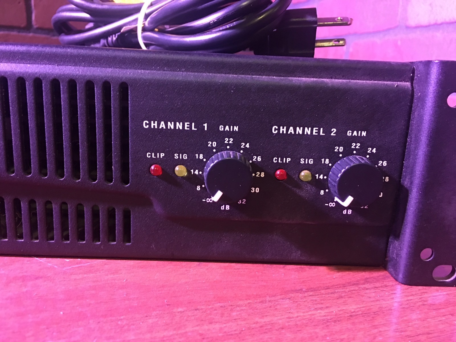 QSC Audio RMX 1450 2 Channel Professional Power Amplifier Please Read