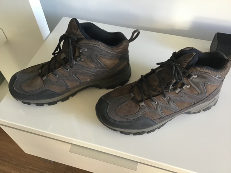 mens hiking boots australia