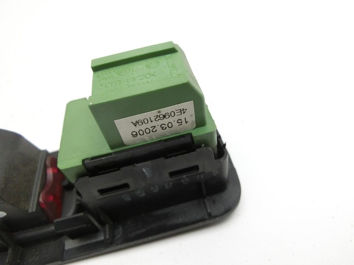 Audi A8 4E 05-08 Schalter Alarm Audi A8 4E 05-08 17.05.2006 4E0962109A 4E0959523 gebraucht Vorschau 4