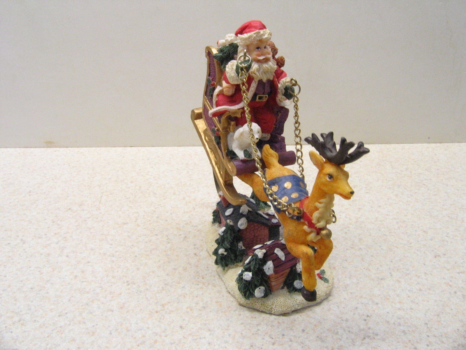 Santa Over The Rooftop Figure!! Very Collectable!! Get It For Next Christmas!!