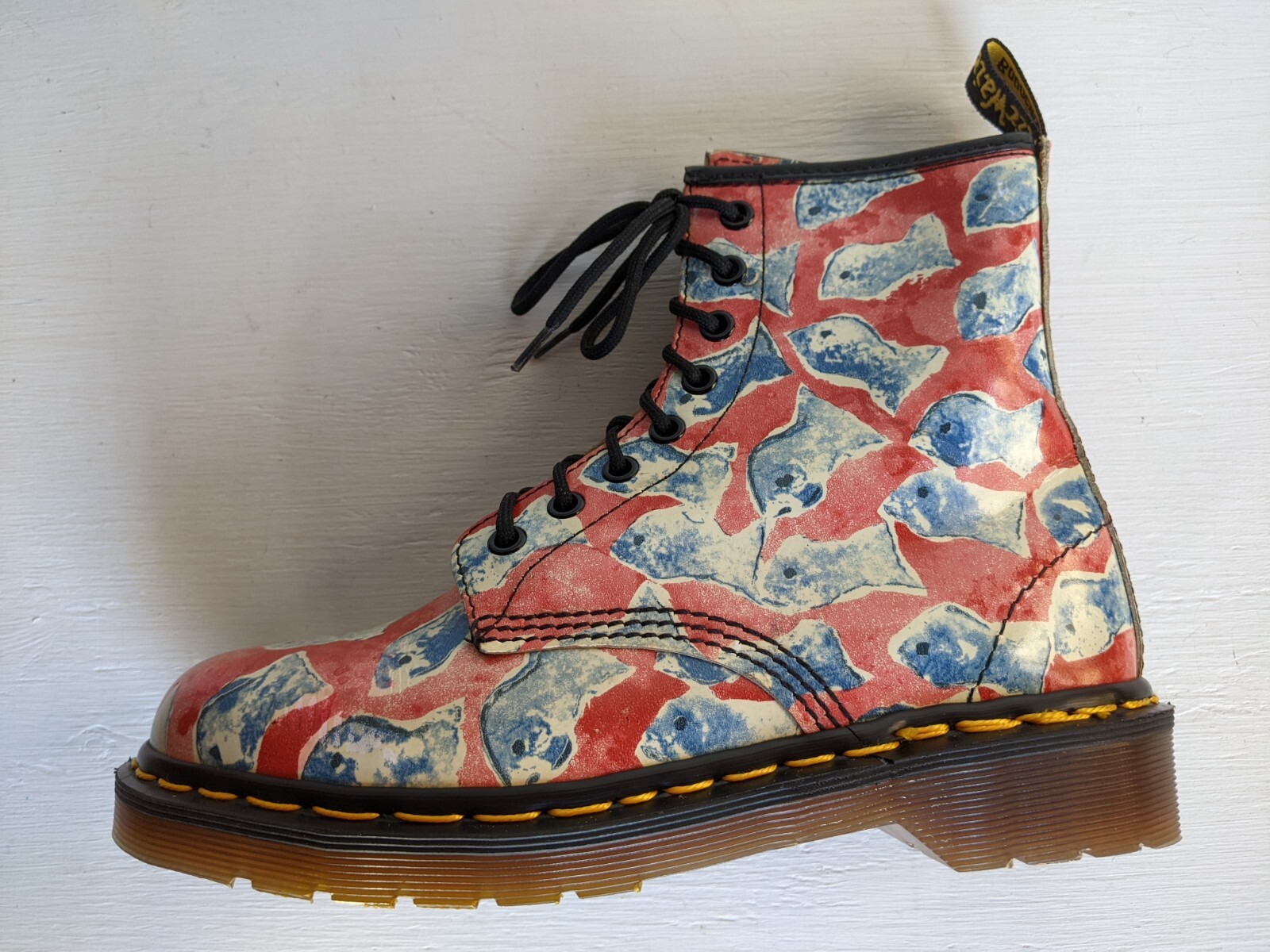 1 DR. MARTENS 8 EYE RED BOOTS BLUE FISH 5UK MADE IN ENGLAND 1 DR. MARTENS 8 EYE RED BOOTS BLUE FISH 5UK MADE IN ENGLAND