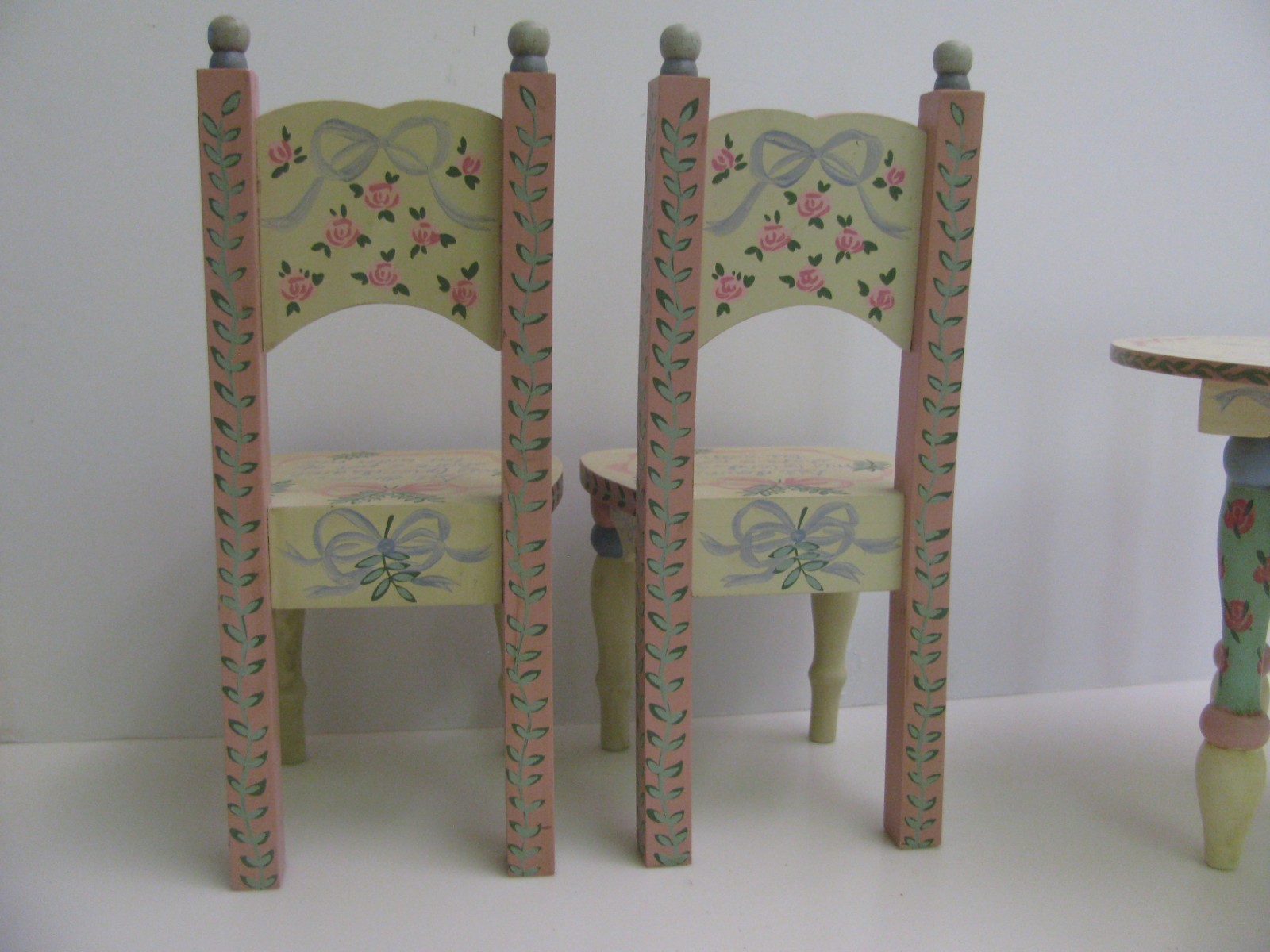 Vintage Painted  Dolls Furniture / Table & Chairs