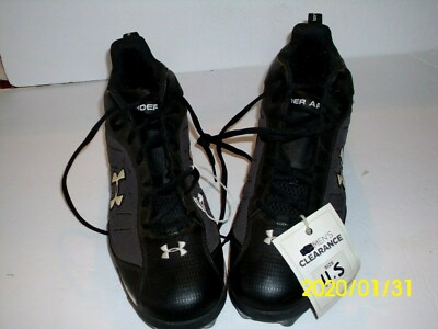MENS CLEETS  UNDER ARMOUR  BLACK/WHITE  SIZE 11.5 