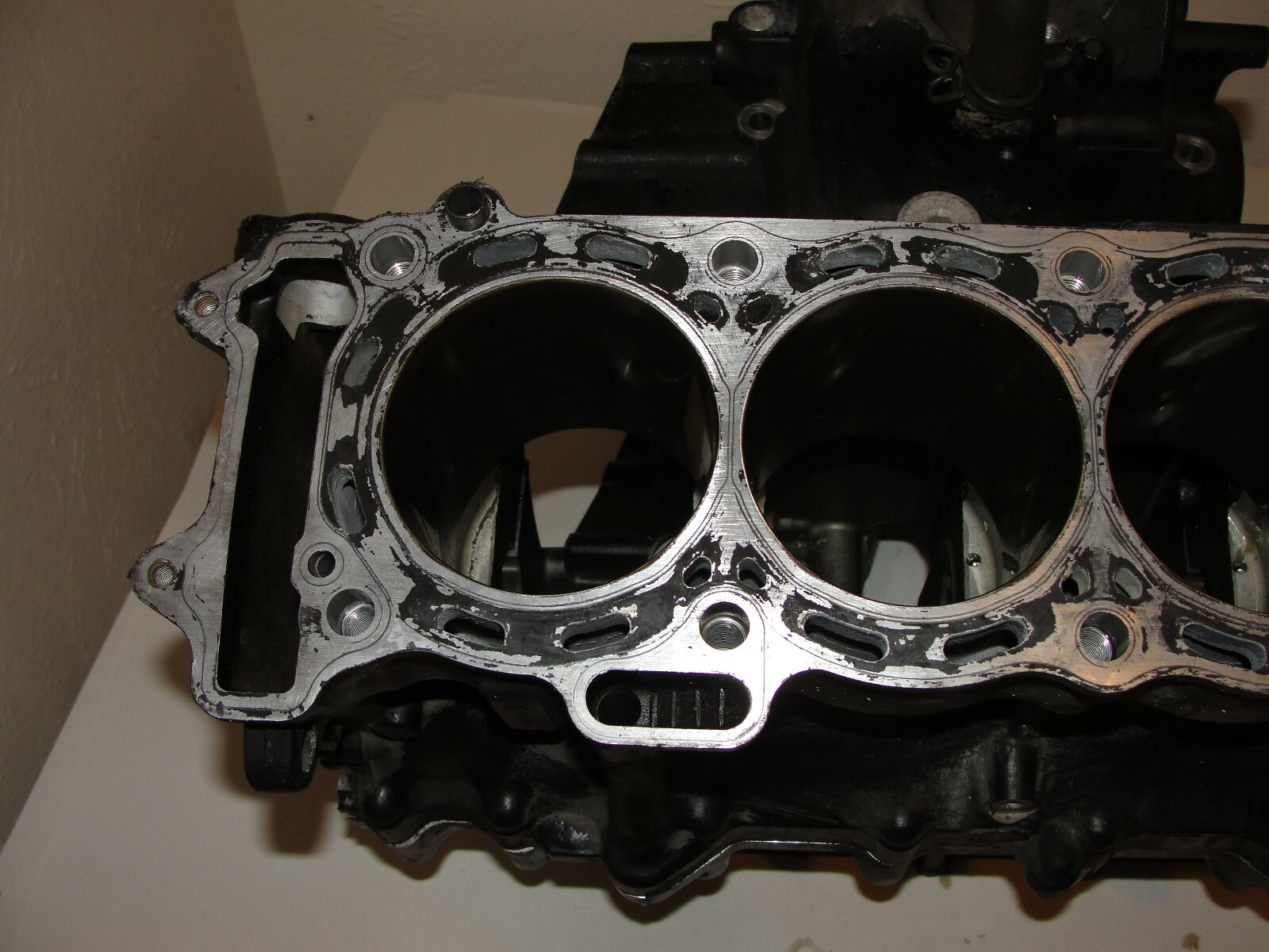 2006 - 2007 Kawasaki ZX10 ZX10R Engine Cases Crankcase 14001