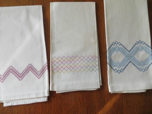 Lot of 7 Vintage Guest Hand Boudoir Towels Swedish Huck Embroidery UNUSED