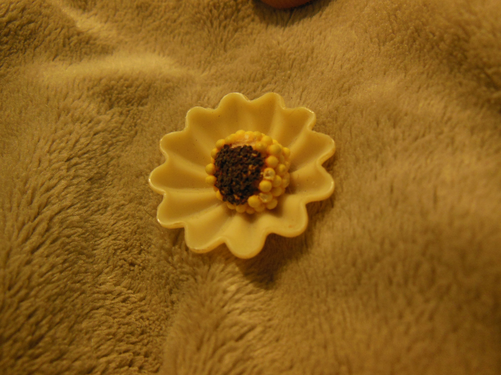 3 VINTAGE ASSORTED BUTTONS WOODEN SOMBRERO JOCKEY & HORSE CELLULOID SUNFLOWER