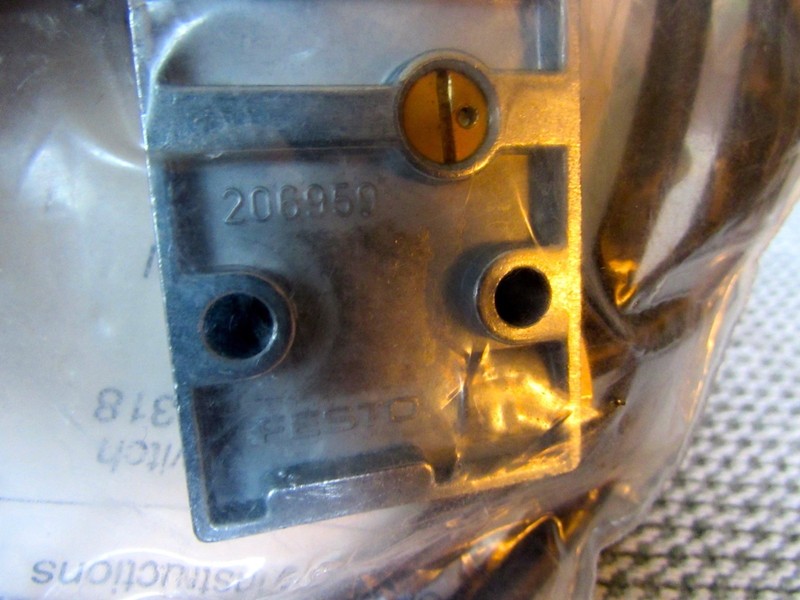 Festo Pneumatic PE1/8 Electric Limit Pressure Switch 215542 Air ER318