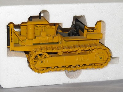 Caterpillar RD8 Diesel Crawler Anniversary Edition Norscot 1/25th Scale Tractor