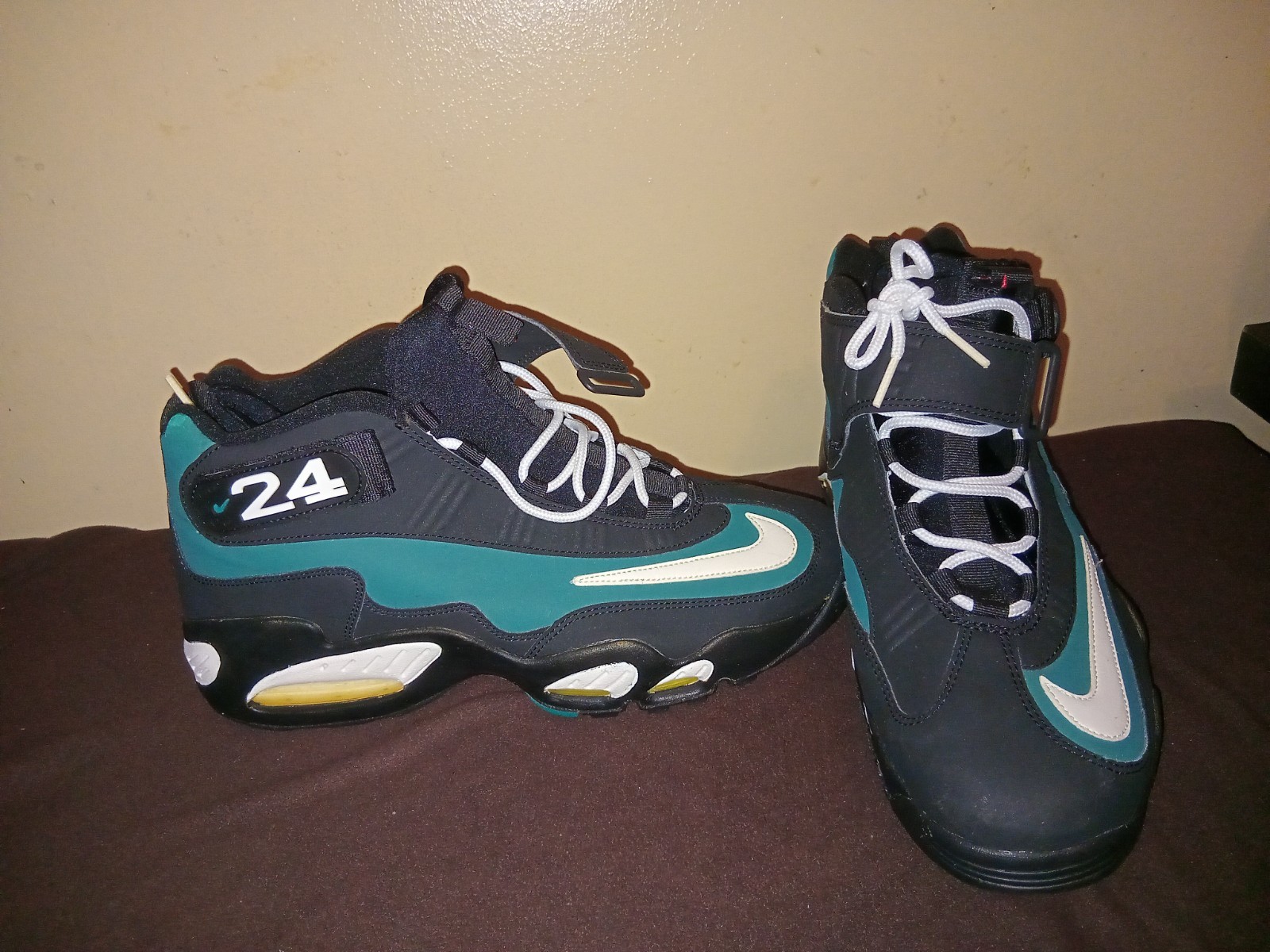 Nike Air Griffey Max 1 Black ゴールド Nike Air Griffey Max 1 'Black/Metallic Gold'- SneakerFiles