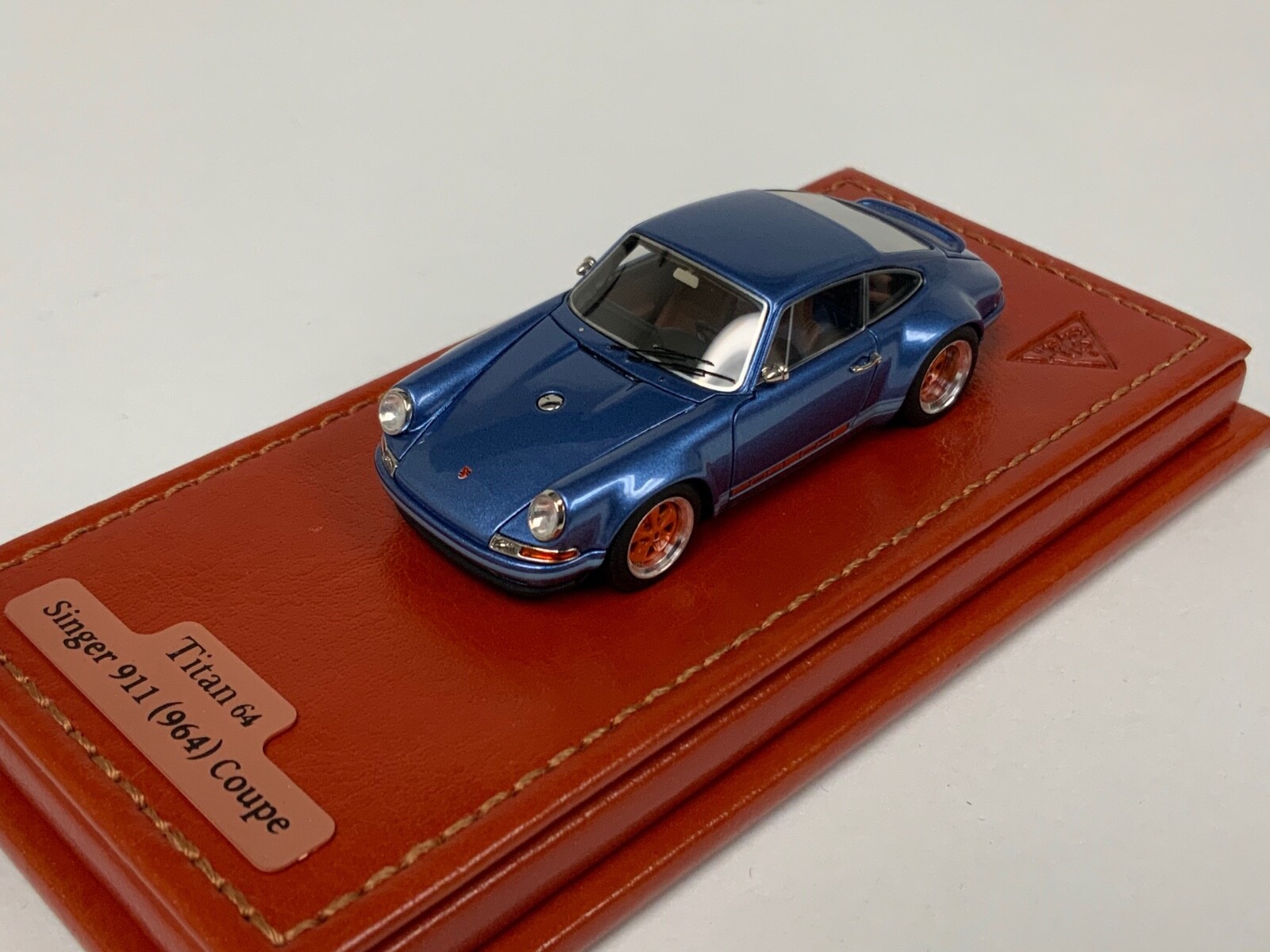 Titan 64 ポルシェSinger 911make up 1/64 Gray Make Up Titan 64 1:64 Scale Porsche Singer 911 964 Resin Car