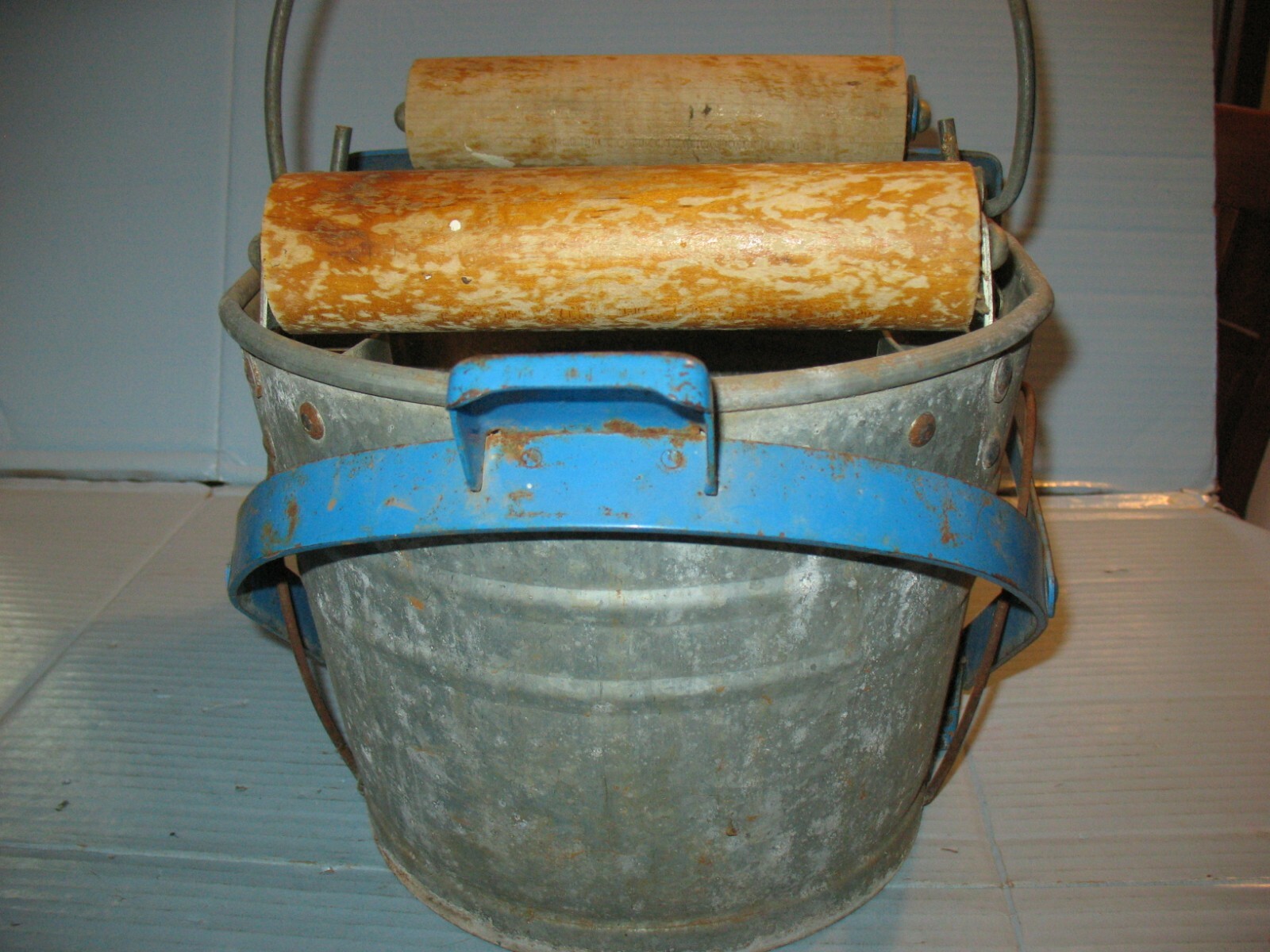 Antique Vintage White Brand Metal Wringer Mop Bucket
