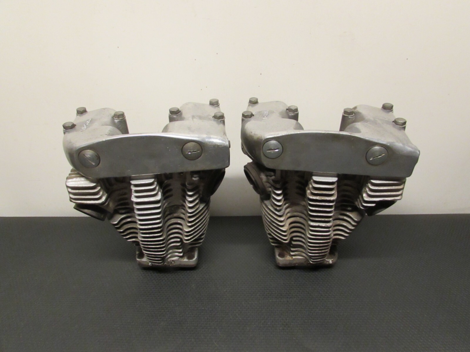 Original Harley Ironhead Cylinders Heads Rockers Top End OEM Nice 652の