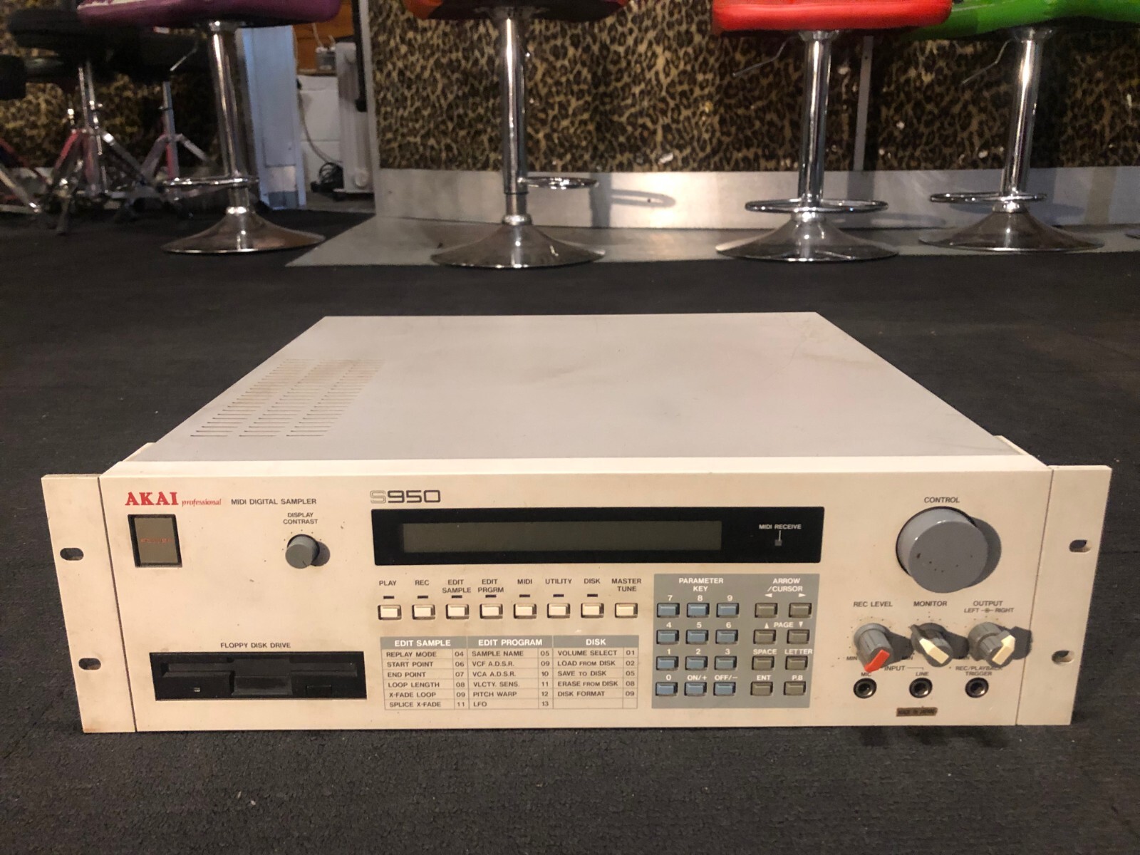 Akai s950 MIDIデジタルサンプラー AKAI Professional MIDI Digital Sampler S950 with two cases