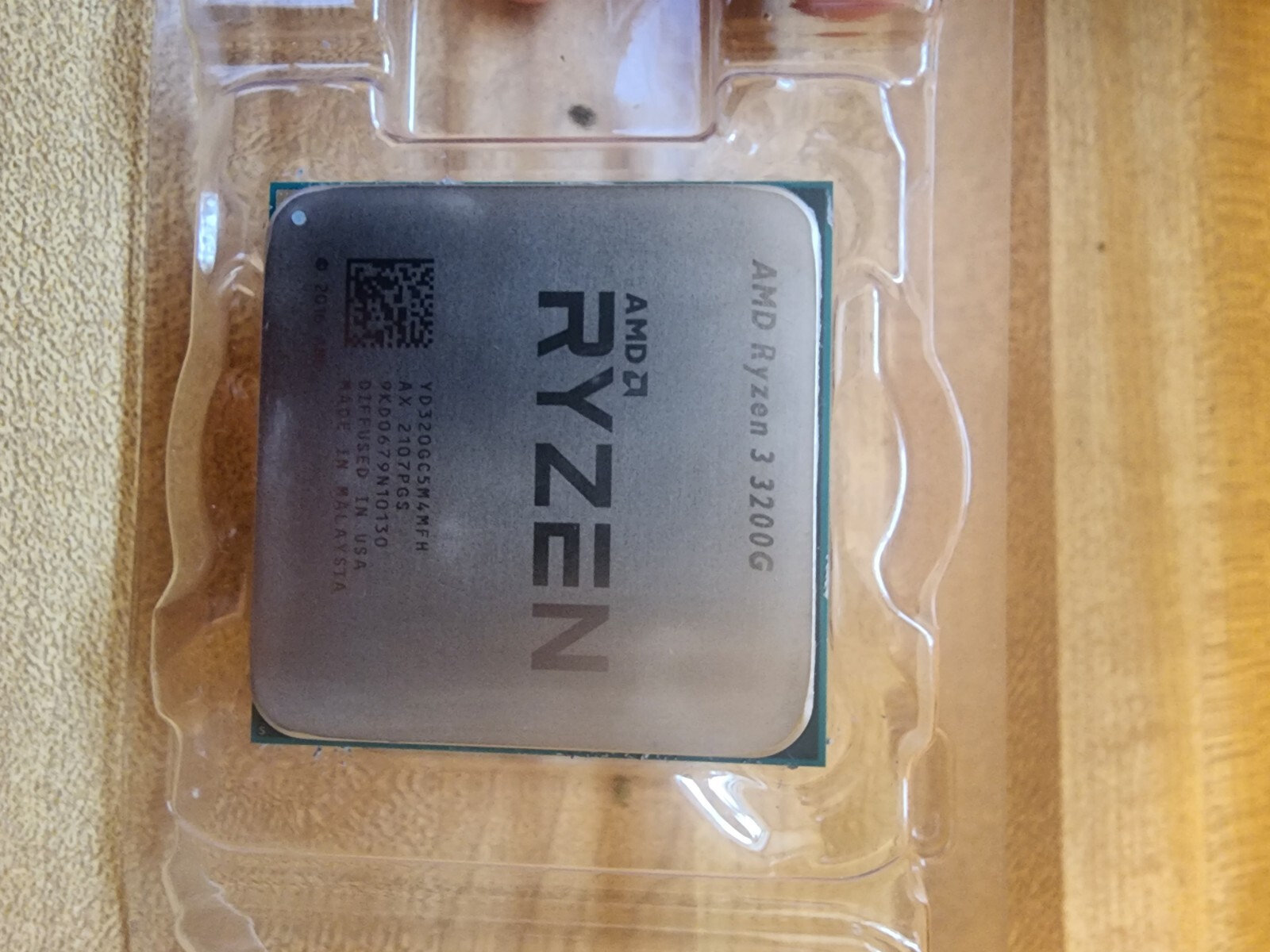 AMD Ryzen 3 3200G 3.6 GHz Quad Core AM4 Processor