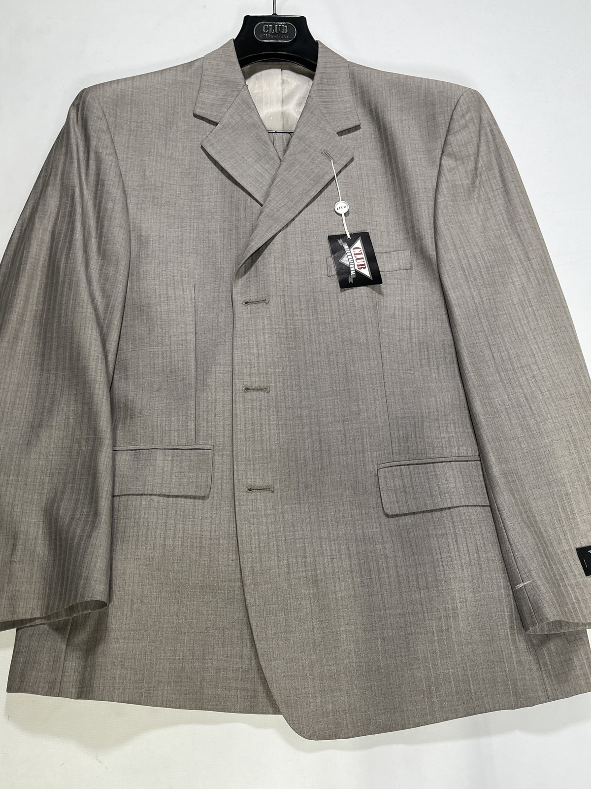 Mens Club International Gray Wool Blend 3 Button Suit Size 44R 38W NEW