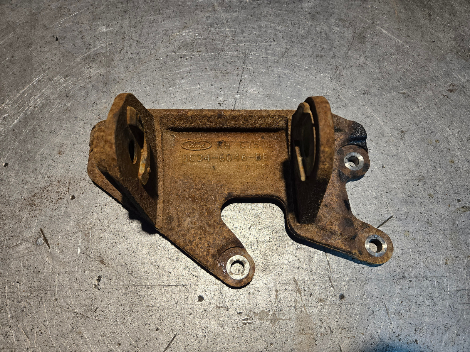 RH Engine Mount bc34-6046-db 6.7L FORD POWERSTROKE - Picture 1 of 4