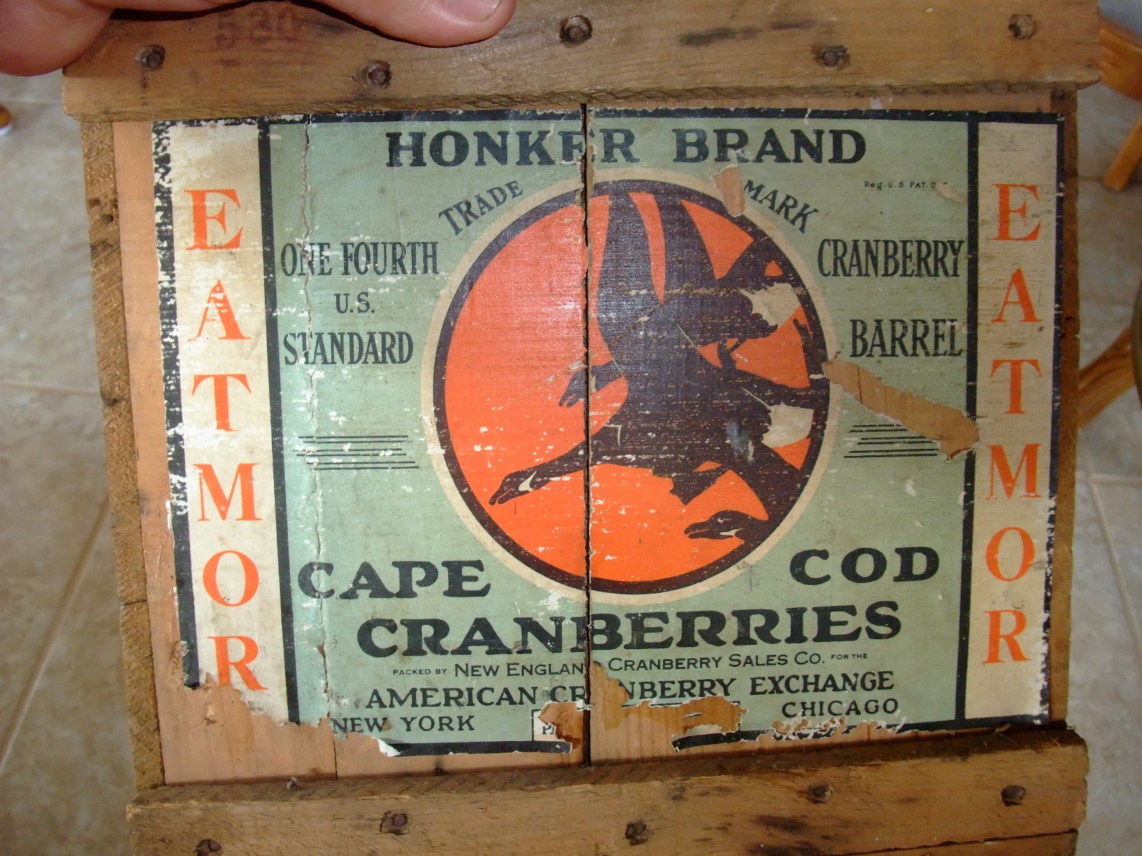 EATMOR Cranberrie Wood Crate Honker Brand NE. Cranberries Colectable decor USA