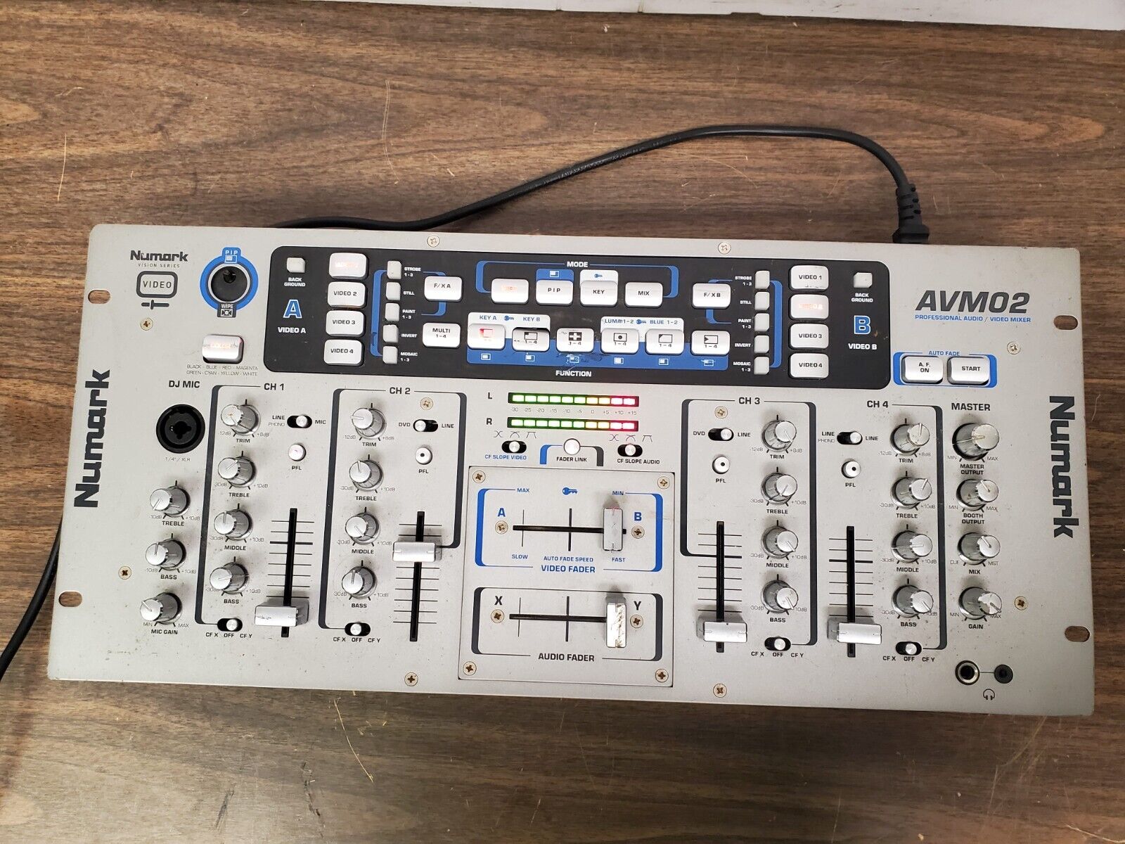 Numark AVM02 Professional Audio/Video Mixer w/Power Cord Numark AVM02 Professional Audio/Video Mixer w/Power Cord