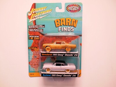RARE BARN FINDS 2 PACK 1965 CHEVY CHEVELLE Z16 JOHNNY WHITE LIGHTNING CHASE SET