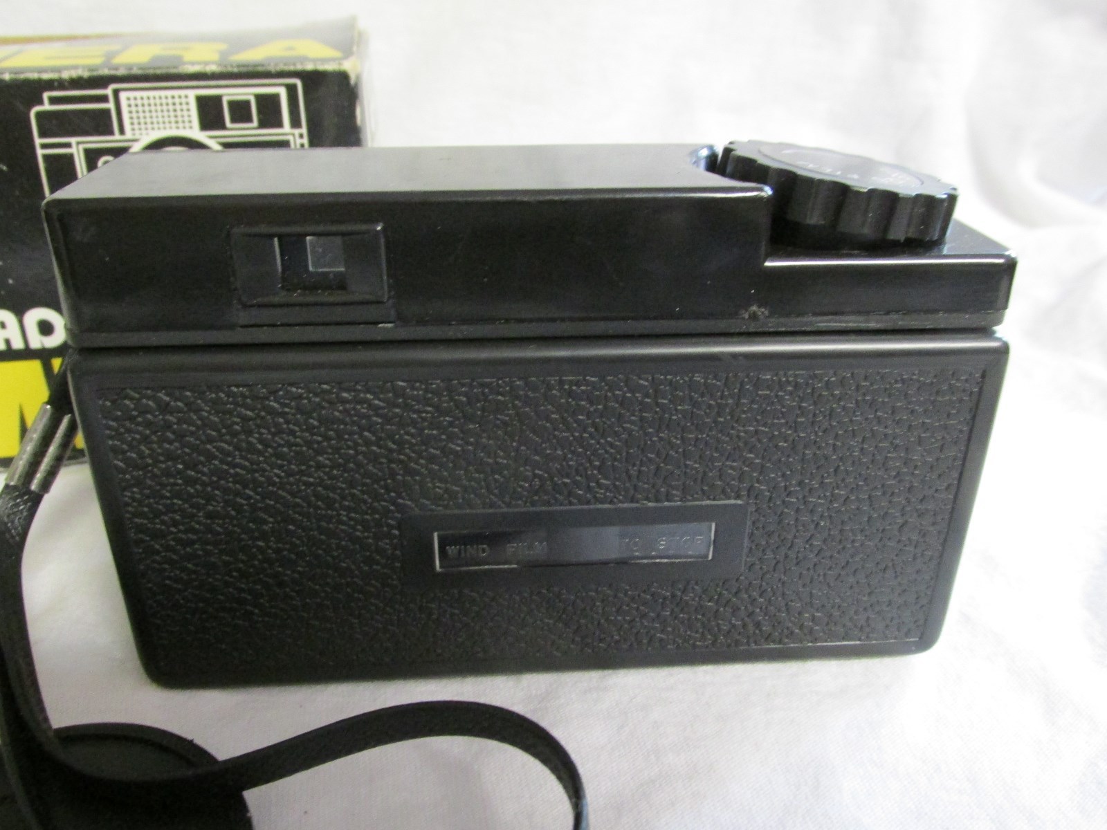 VINTAGE 1970s INSTANTLOAD 126 CAMERA WITH CAP AND ORIGINAL BOX