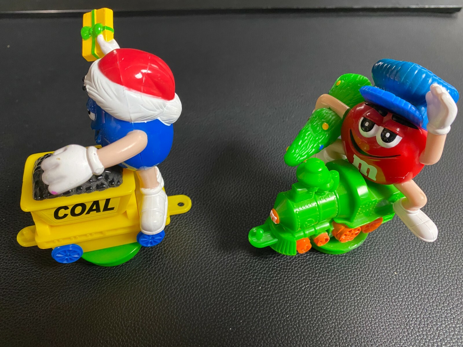 2005年ヴィンテージ　mars社　m&m's 列車フィギュア　クリスマス M&M Mars Series 1 Train Christmas Set Of 4, Engine, Car 1