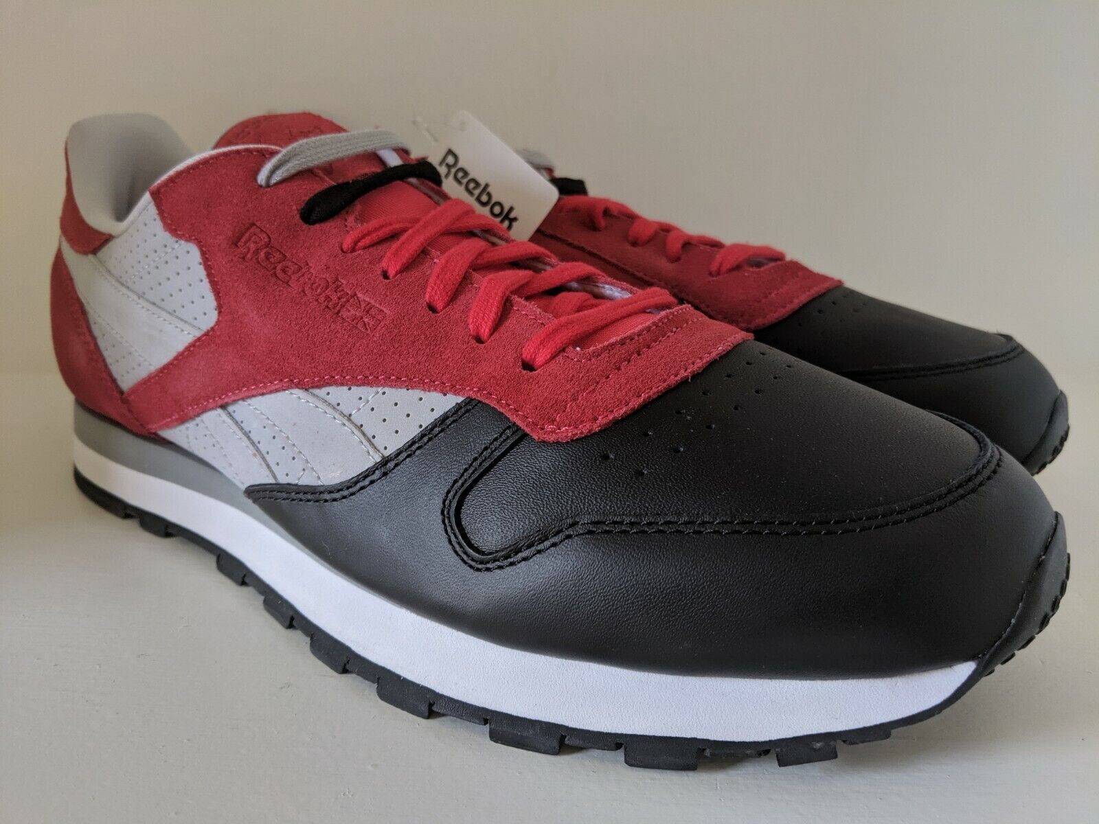 2013 Reebok Classic Leather R12 Stash Black Grey Red CL LTHR Size 12  V54169: купить с доставкой из США, цена 13 490 руб - (113811930404)