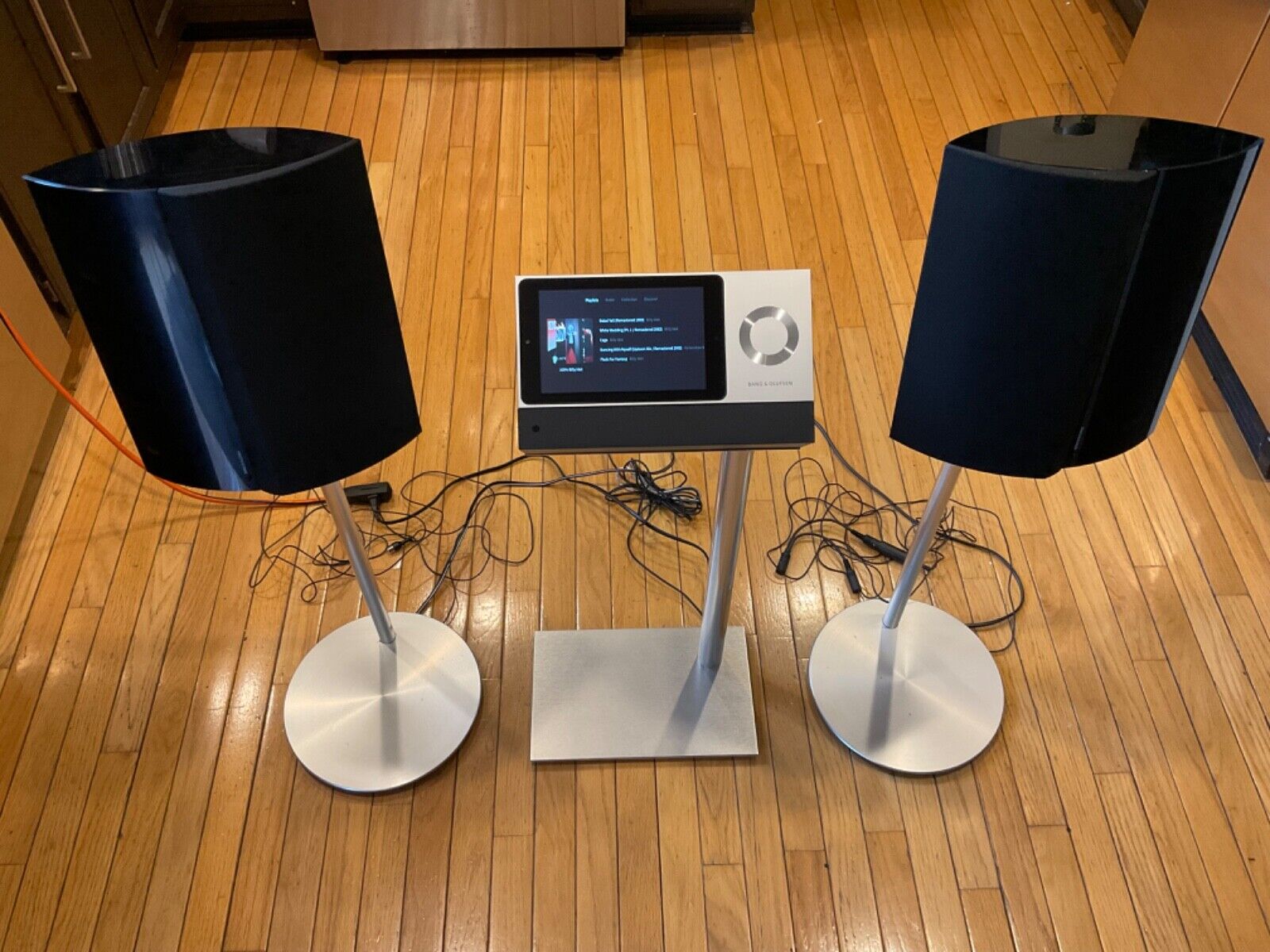 Bang & Olufsen Beosound Moment & Beolab 4000 with Floor Bang & Olufsen Beosound Moment & Beolab 4000 with Floor