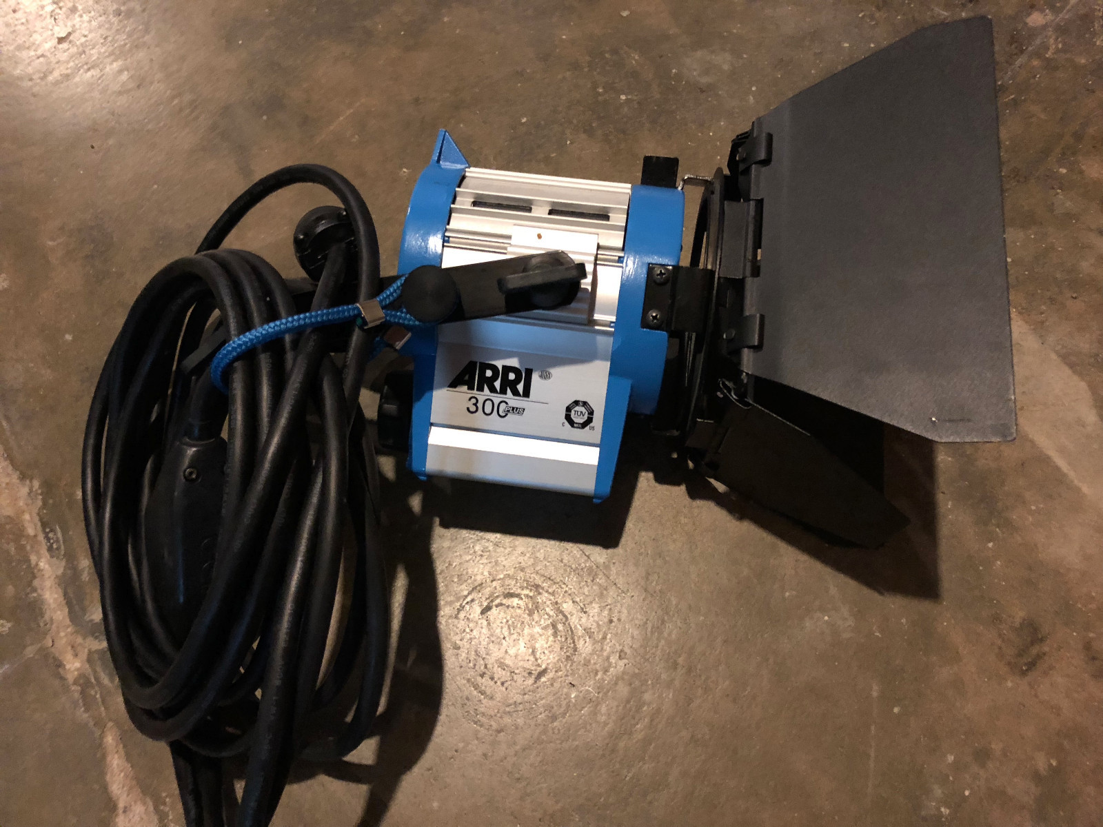 Arri 150/300/650 Compact Fresnel Kit with gels, spare bulbs & dimmer