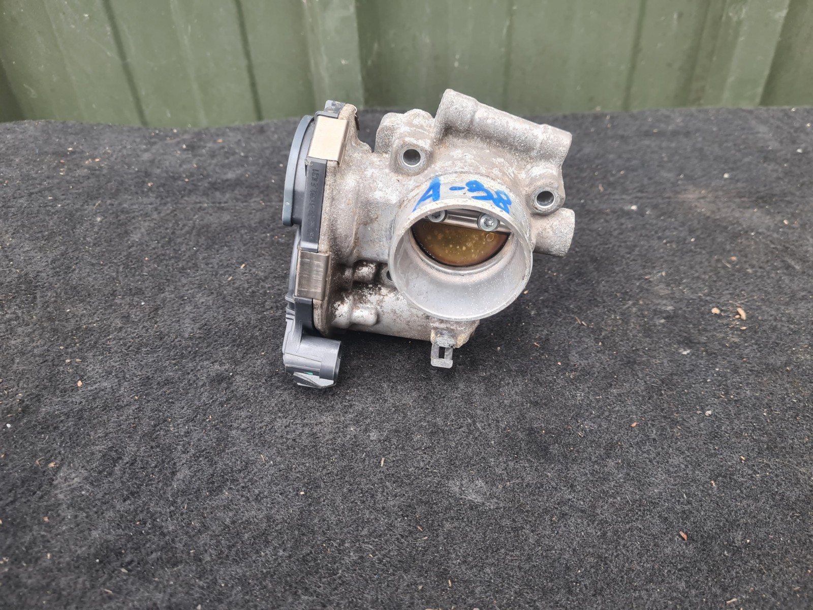 GENUINE  VAUXHALL CORSA 2014 1.2L PETROL THROTTLE BODY 55562270