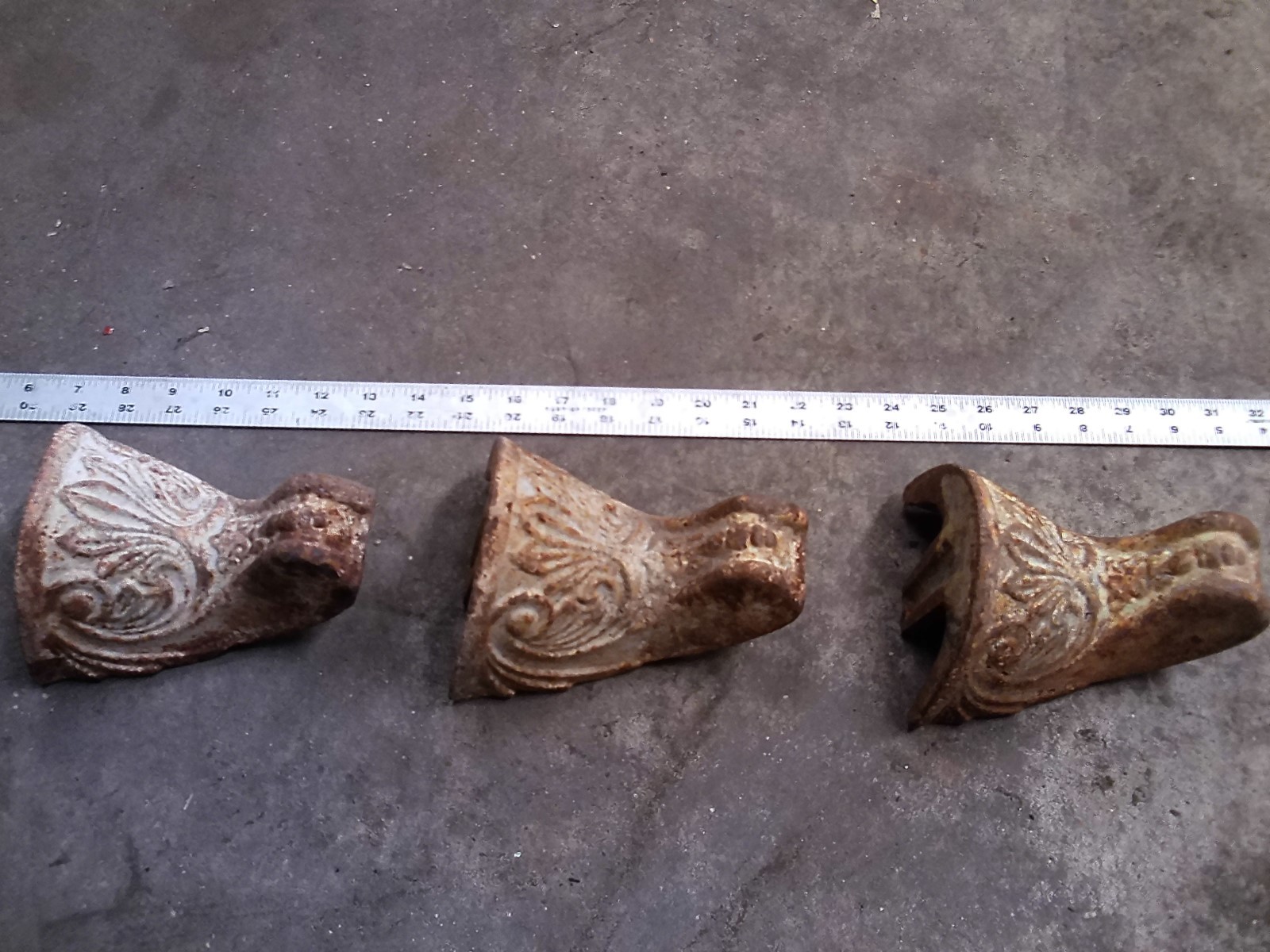 3 Vintage Cast Iron Feet Bath Tub/Stove