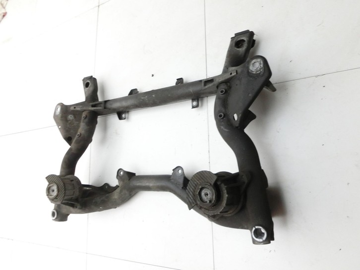 Mercedes A207 E250 10-13 Cabrio Hinterachse Achse Achsträger Mercedes A207 E250 10-13 31.08.2010 A2073509702 gebraucht Vorschau 4