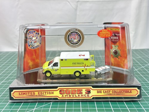 未使用 CODE3 AMBULANCE DIE CAST ミニカー CODE 3 EMS CHICAGO FIRE DEPT FORD E 350 AMBULANCE #12056
