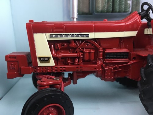 1/32 Scale Tomy Case IH Tractor & Wagon  Trailer Bailer  Haying Set Farmall 806