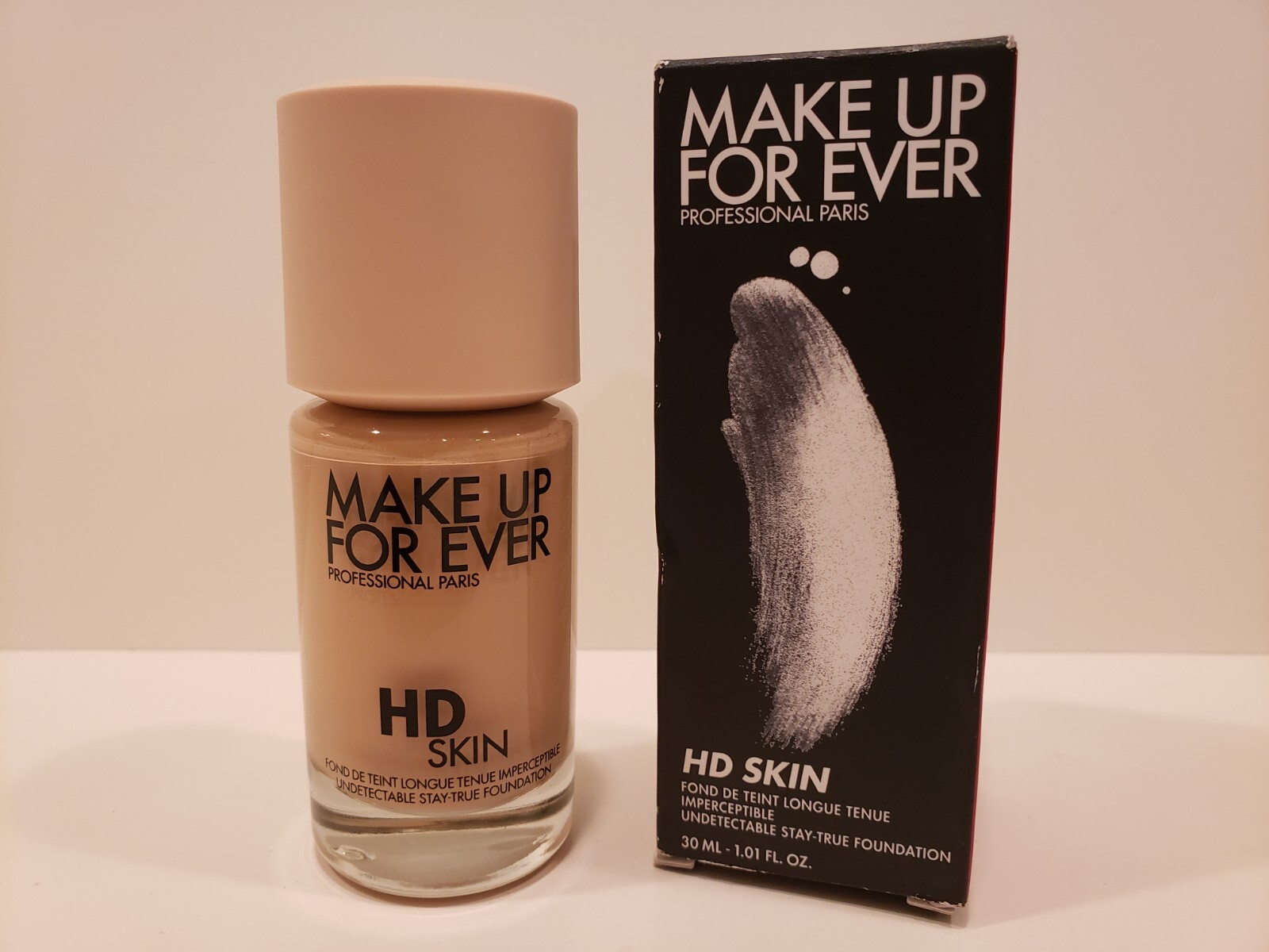 Make Up Forever ~ HD SKIN Undetectable Stay~True Foundation ~ R230 ~ NIB Make Up Forever ~ HD SKIN Undetectable Stay~True Foundation ~ R230 ~ NIB