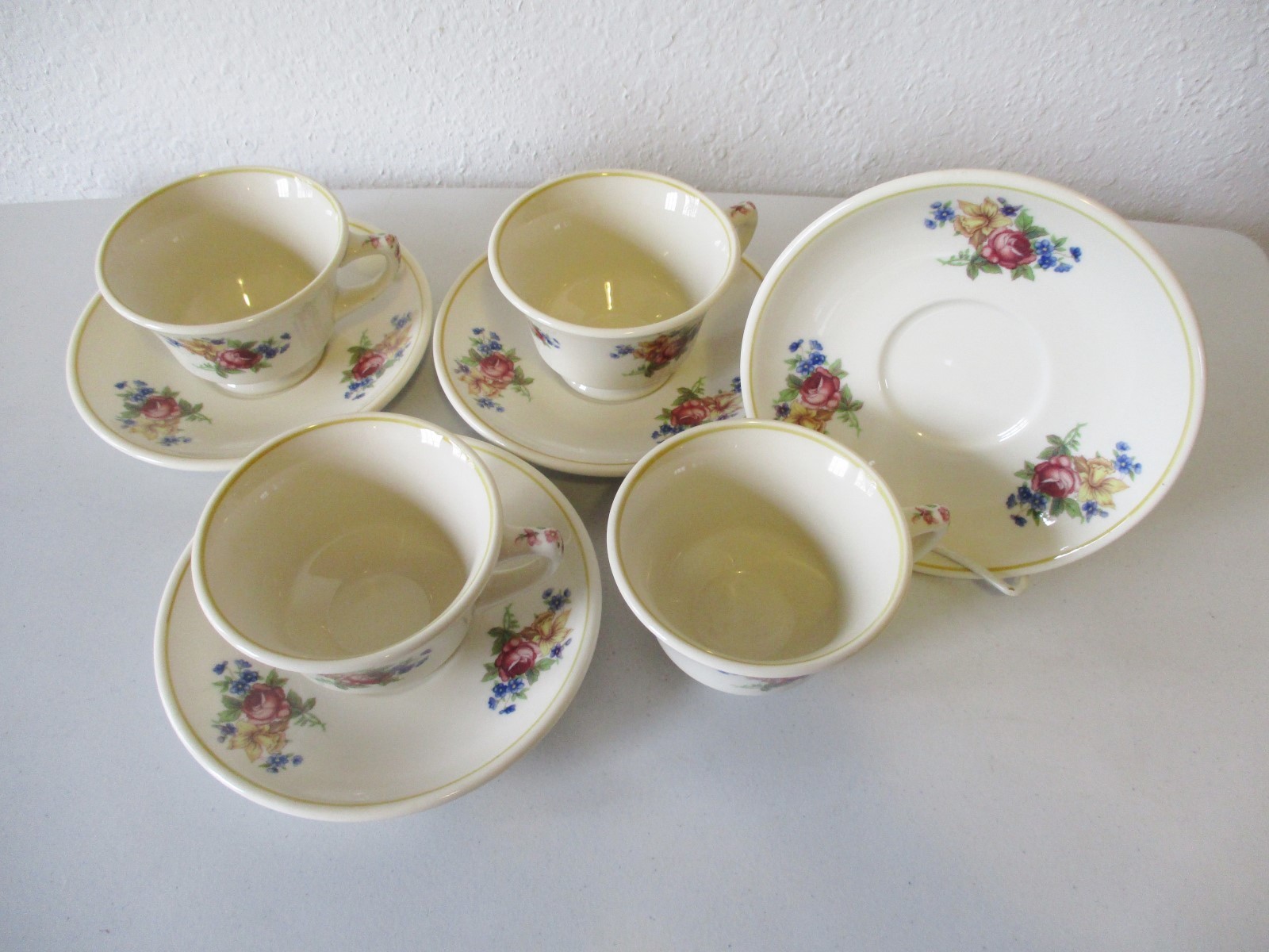 4 Syracuse Colonial Cups & Saucers