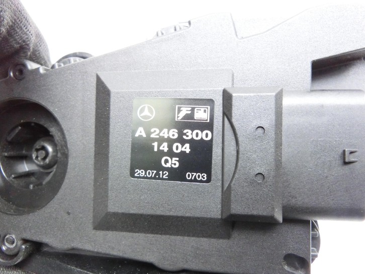 Mercedes W176 A200 12-15 1,6 115KW Gaswertgeber Gaspedal Mercedes W176 A200 12-15 05.11.2012 A2463001404 gebraucht Vorschau 3