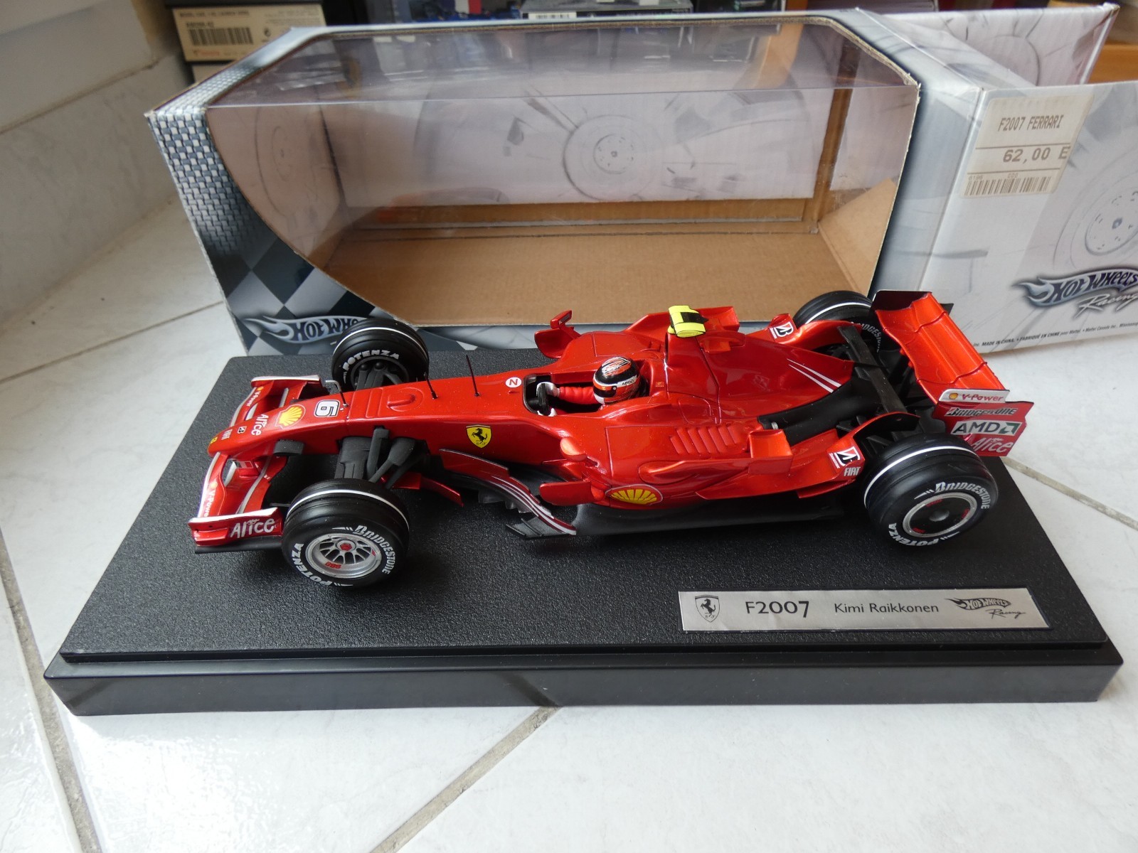 ミニカー Hot Wheels Ferrari F2007 1:18 Hot Wheels Ferrari F2007 #6 Kimi Raikkonen World Champion