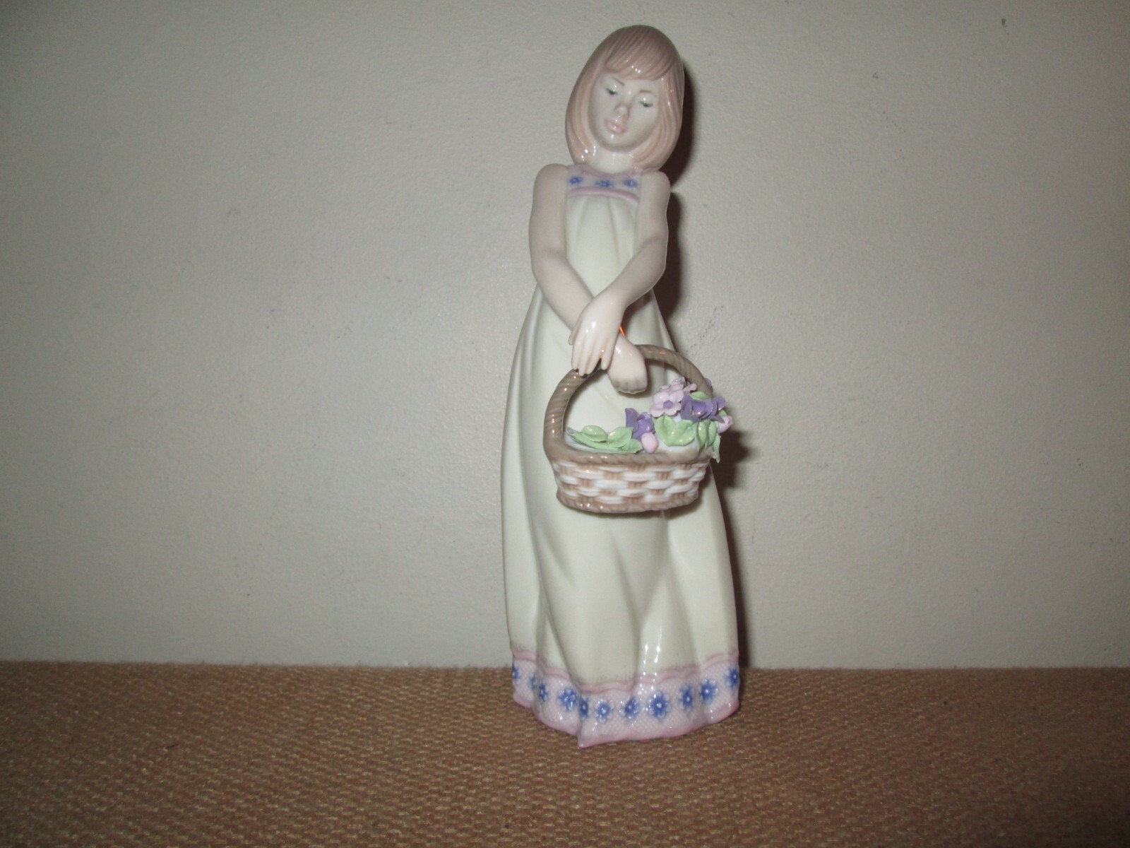 【リヤドロ】【廃盤5605】Floral Treasures 少女と花かご Vintage LLLADRO Floral Treasures 5605 Girl w/ Flower Basket