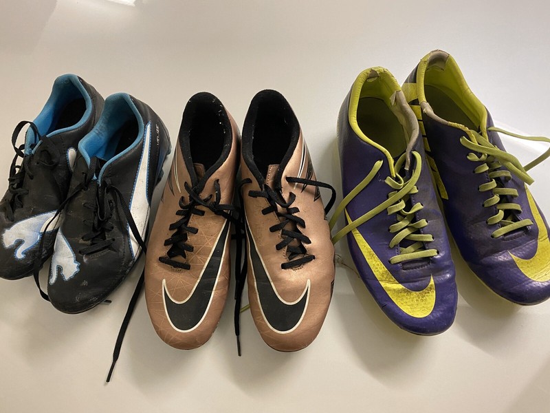 kids size 9 football boots