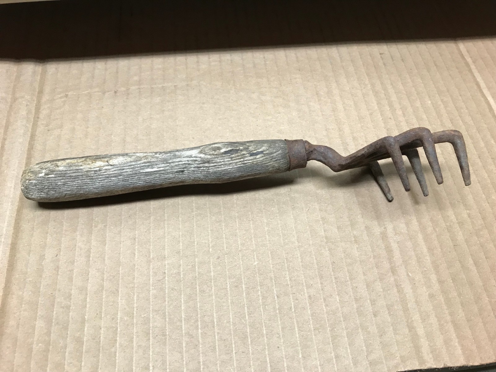 Vintage Cast Iron Garden 5 Tine Hand Cultivator Claw Tool  Wood Handle