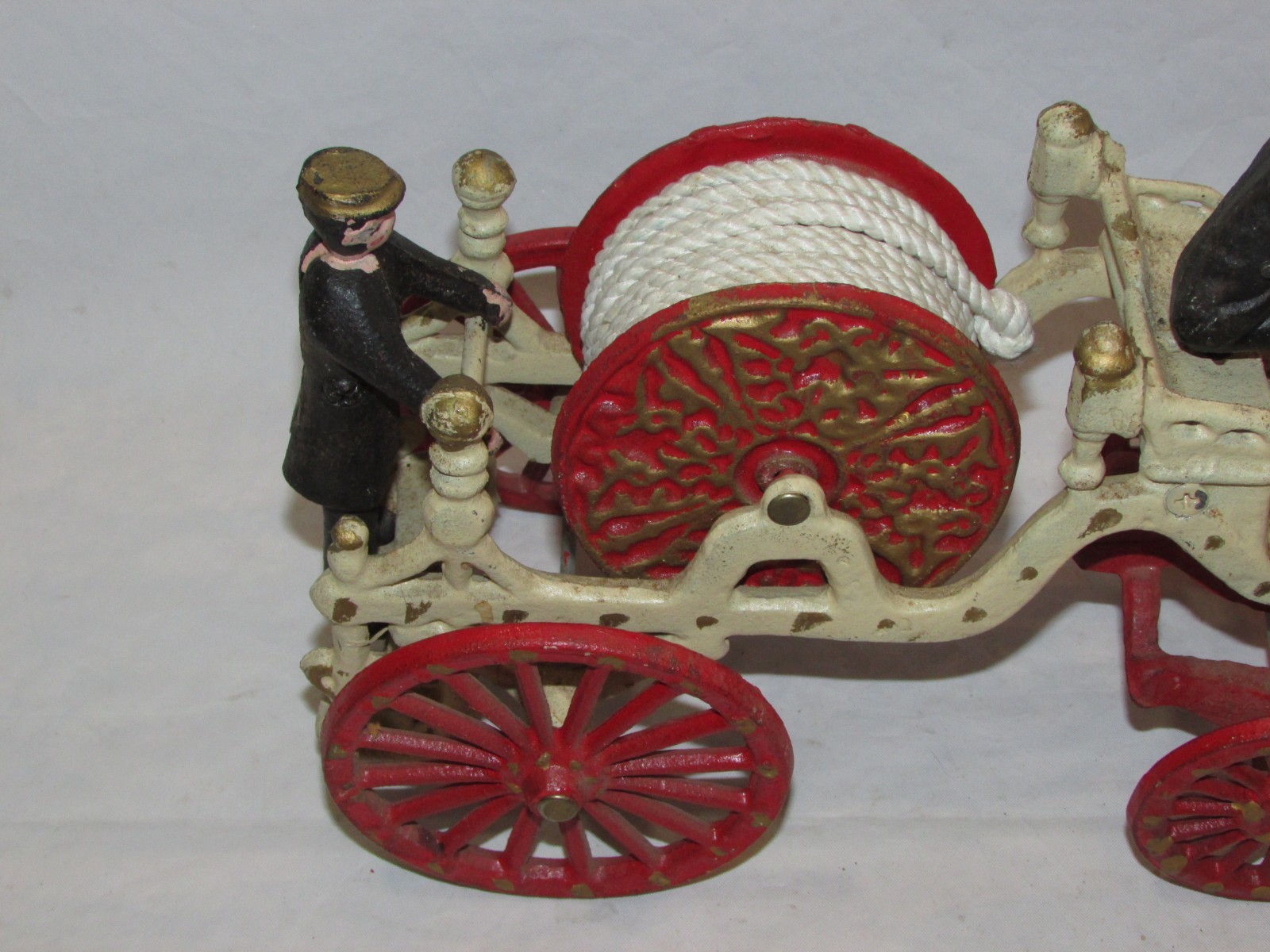 Vintage Cast Iron Twin Horse Drawn Fire Wagon With 2 Firemen 10 Pounds 20