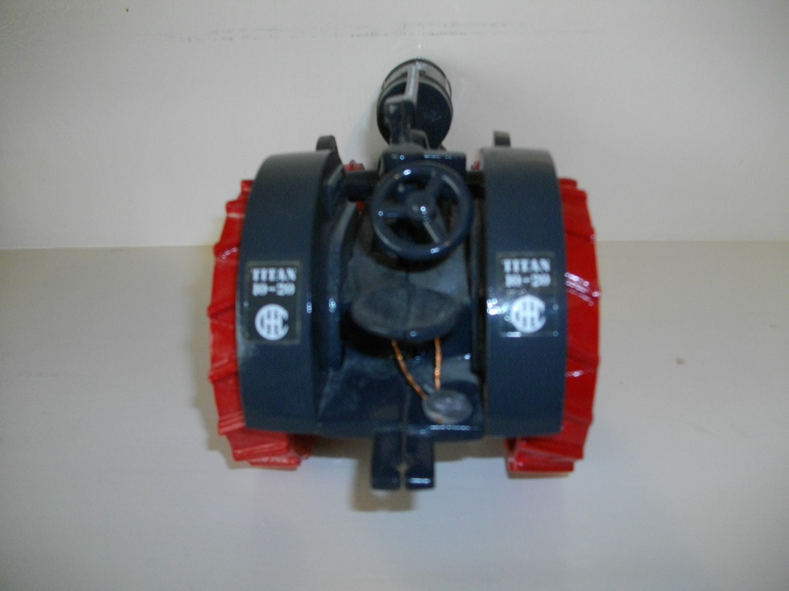 10-20 Titan International Tractor Die-Cast  1915 Very Good Condition  1/16