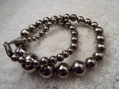 Silvertone Gradient Bead Necklace (A66)