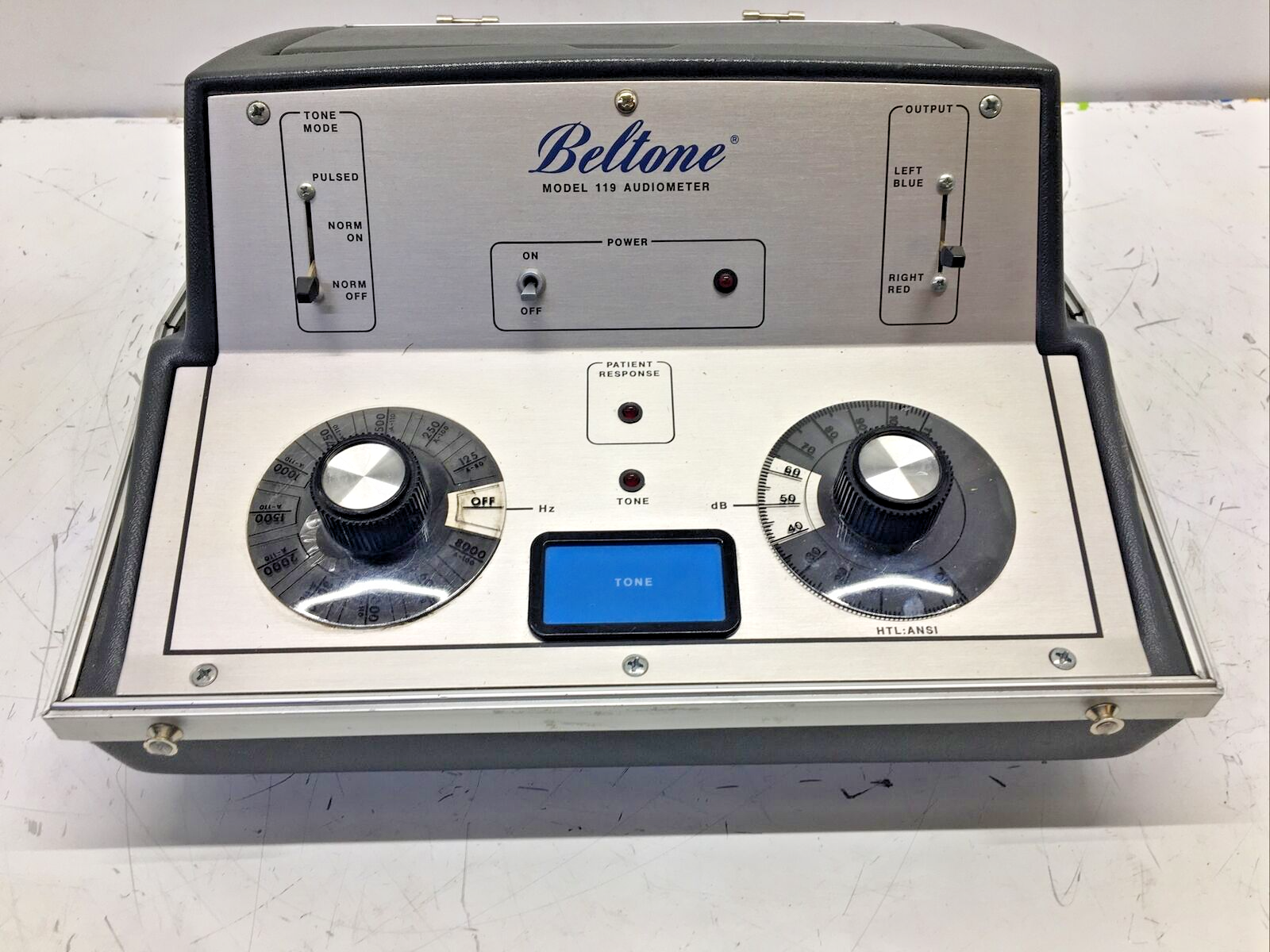 Beltone Model 119 Audiometer with headphones and response